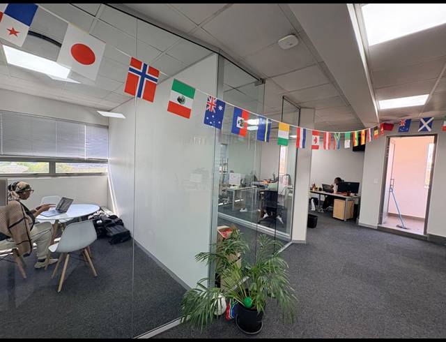 123M² OFFICE TO LET IN MIDRIDGE PARK